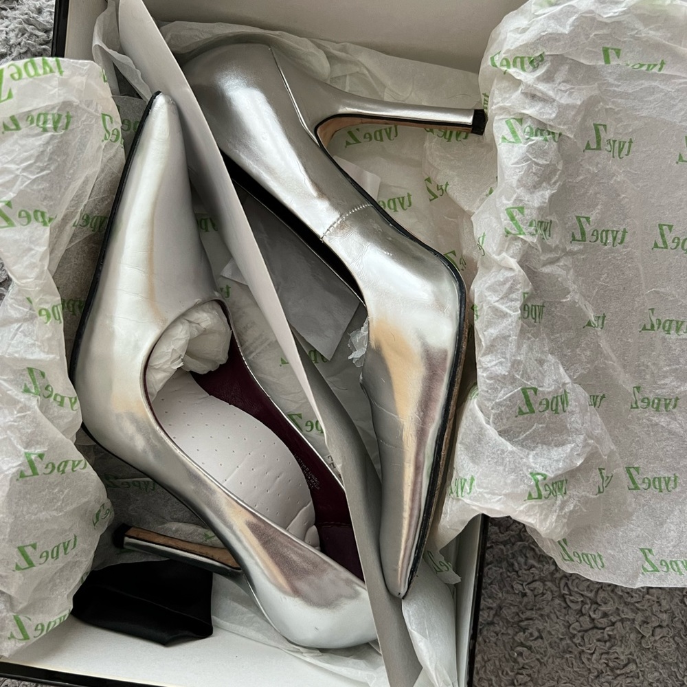 Metallic silver heels - Picture 3 of 4